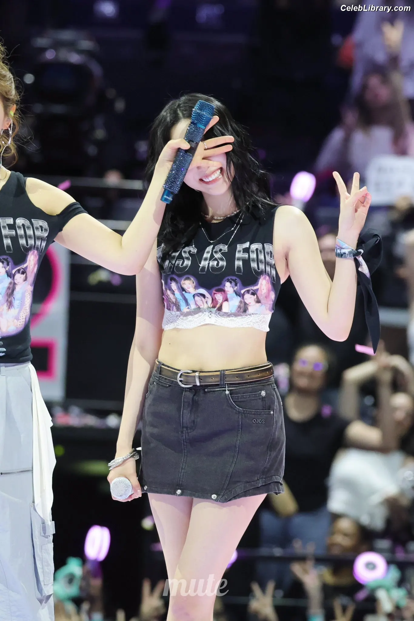 Mina Myoi (TWICE) photo 12 of 292