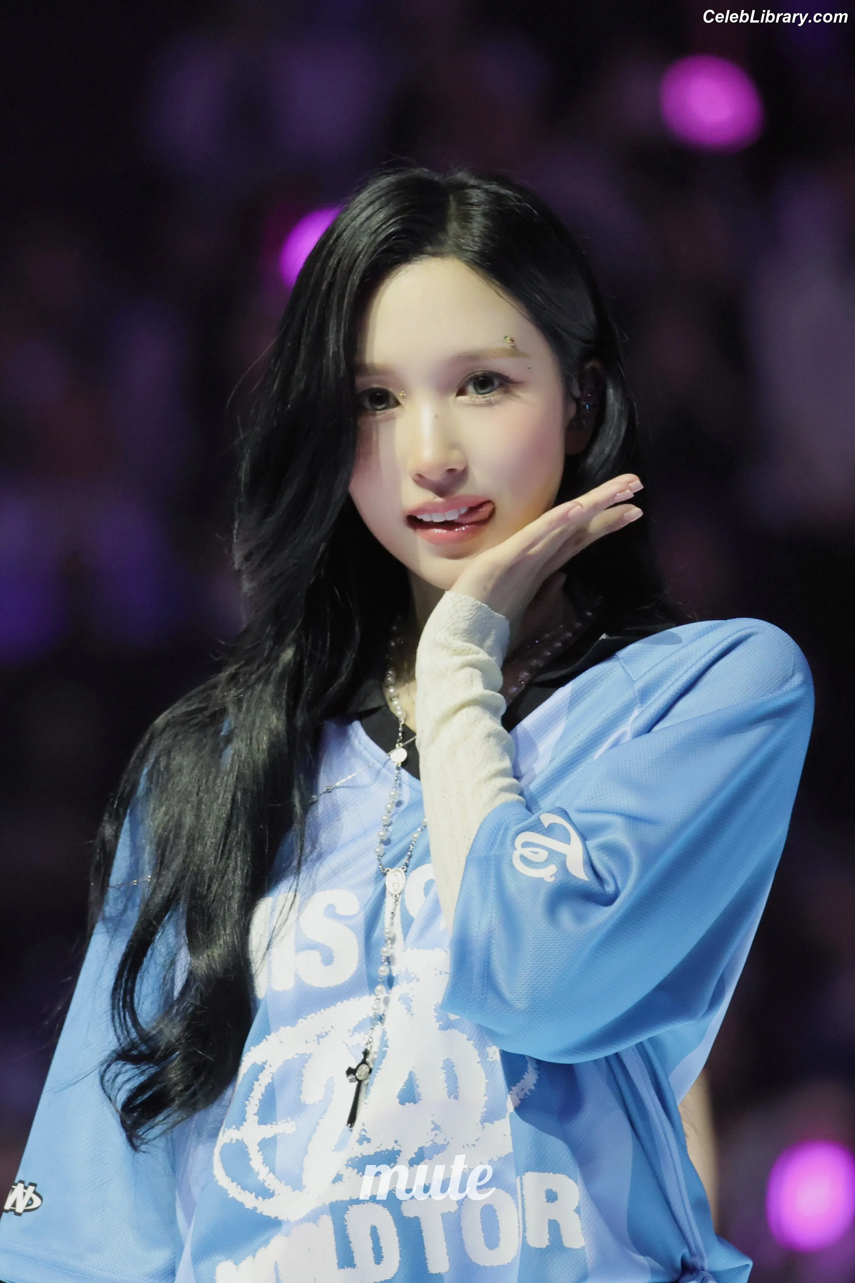 Mina Myoi (TWICE) photo 17 of 292