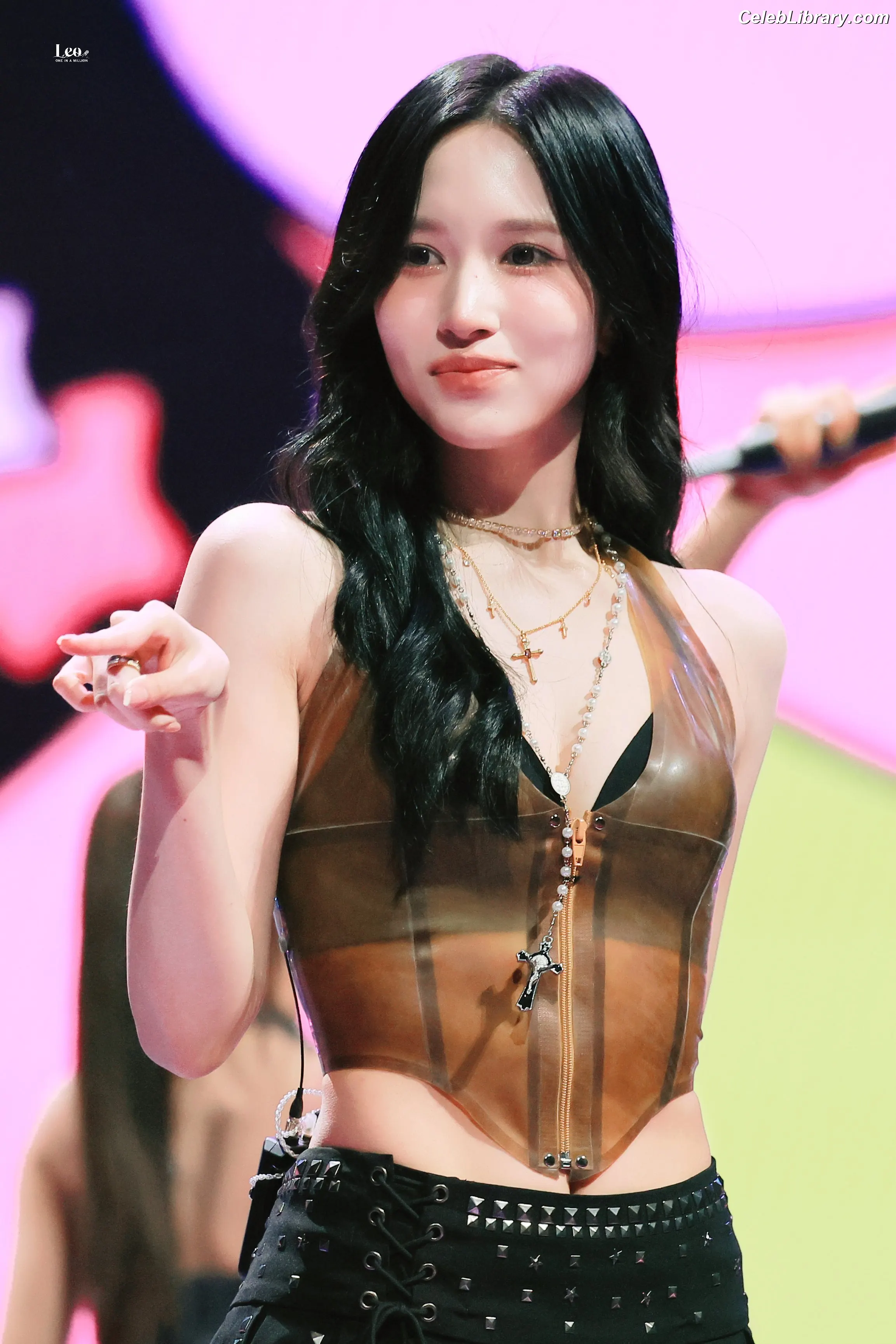 Mina Myoi (TWICE) photo 7 of 292