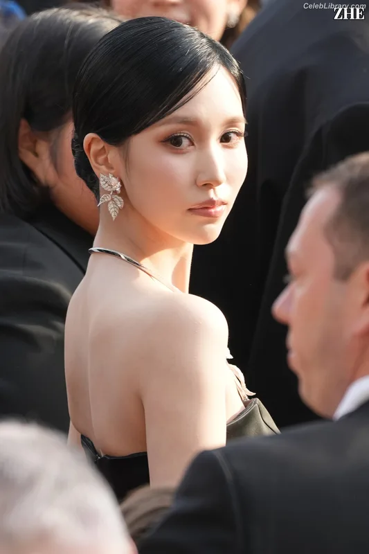 Mina Myoi (TWICE) photo 11 of 293