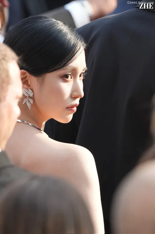 Mina Myoi (TWICE) photo 13 of 293
