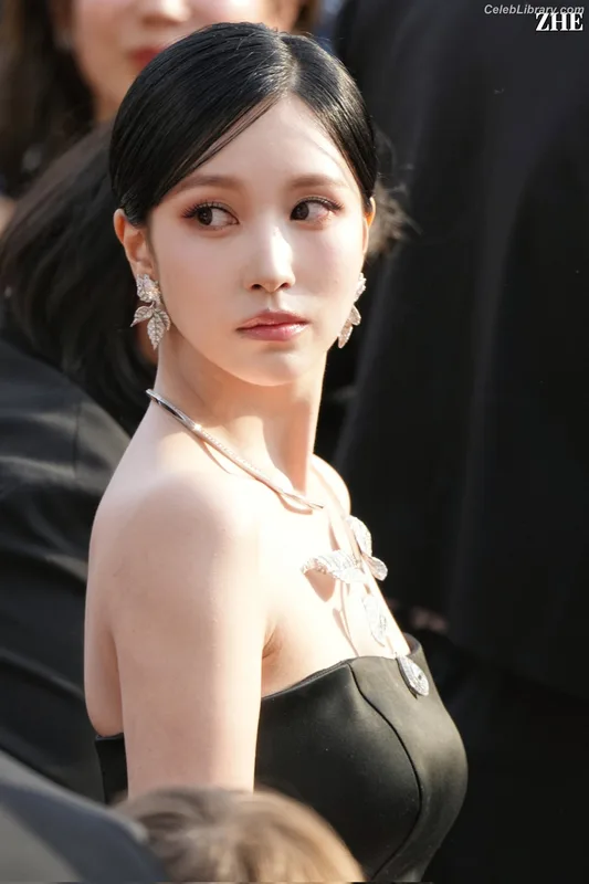 Mina Myoi (TWICE) photo 17 of 293