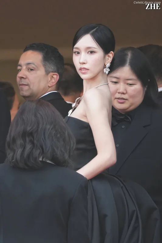 Mina Myoi (TWICE) photo 19 of 293