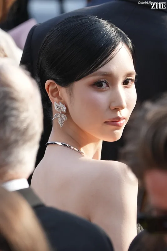 Mina Myoi (TWICE) photo 20 of 293