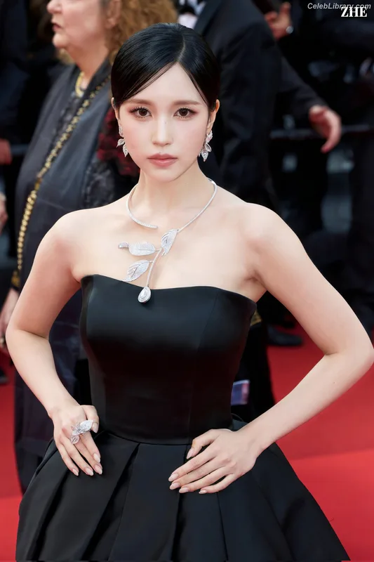 Mina Myoi (TWICE) photo 21 of 293
