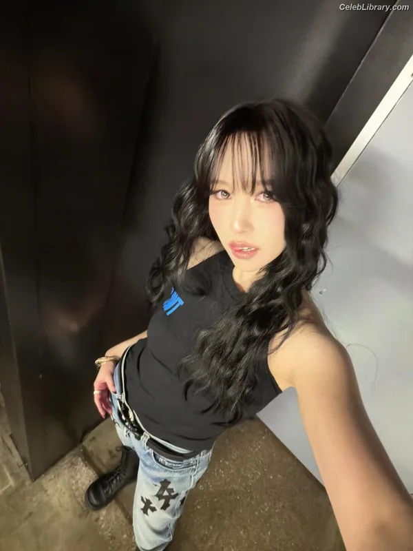 Mina Myoi (TWICE) photo 24 of 293