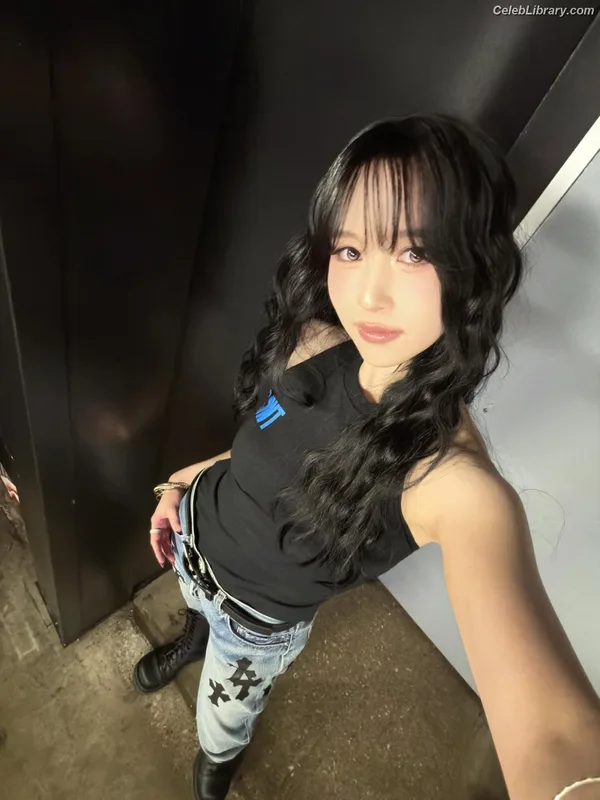 Mina Myoi (TWICE) photo 1 of 293