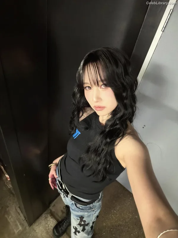 Mina Myoi (TWICE) photo 2 of 293