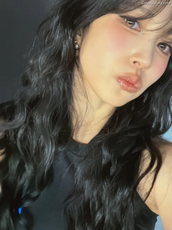 Mina Myoi (TWICE) photo 3 of 293