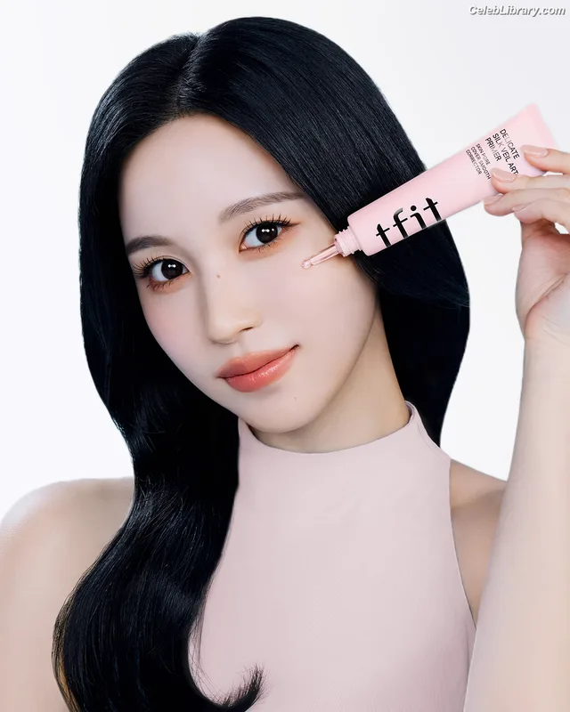 Mina Myoi (TWICE) photo 5 of 293