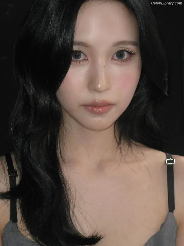 Mina Myoi (TWICE) photo 9 of 293