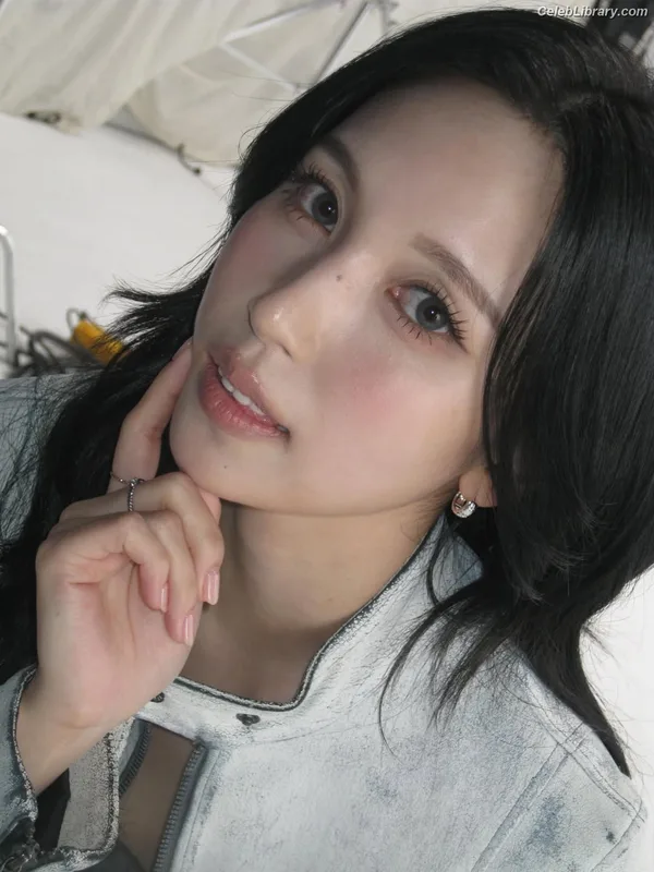 Mina Myoi (TWICE) photo 10 of 293