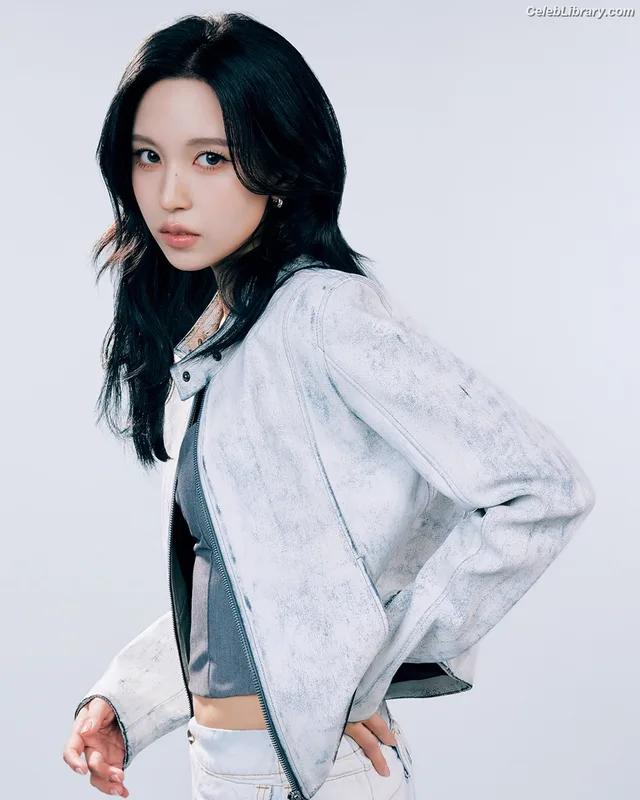 Mina Myoi (TWICE) photo 11 of 293