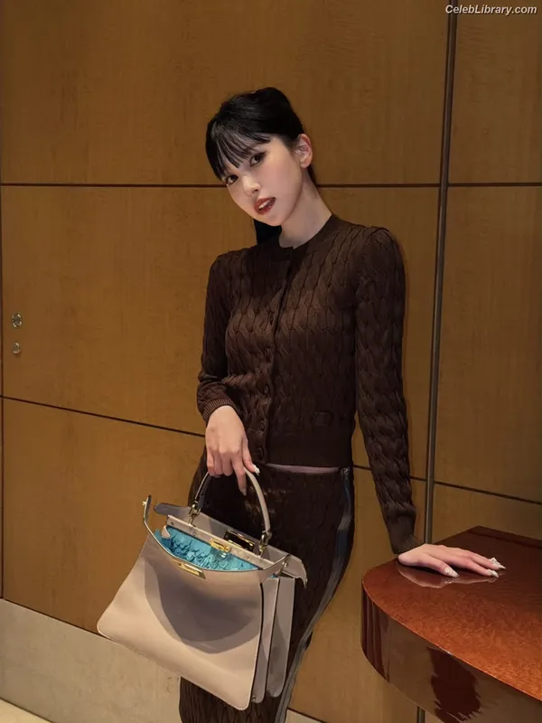 Mina Myoi (TWICE) photo 13 of 293