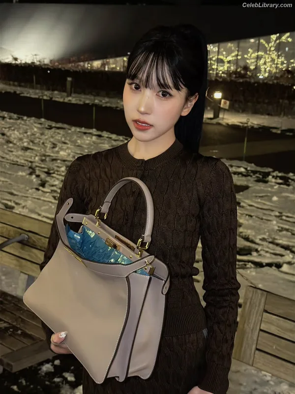 Mina Myoi (TWICE) photo 17 of 293