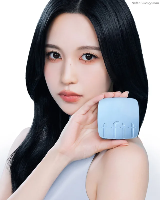 Mina Myoi (TWICE) photo 21 of 293
