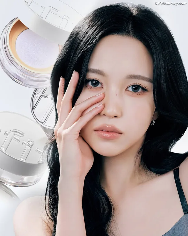 Mina Myoi (TWICE) photo 23 of 293