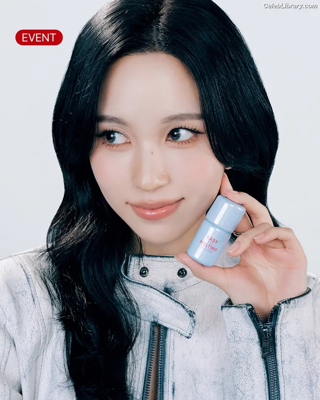 Mina Myoi (TWICE) photo 2 of 293