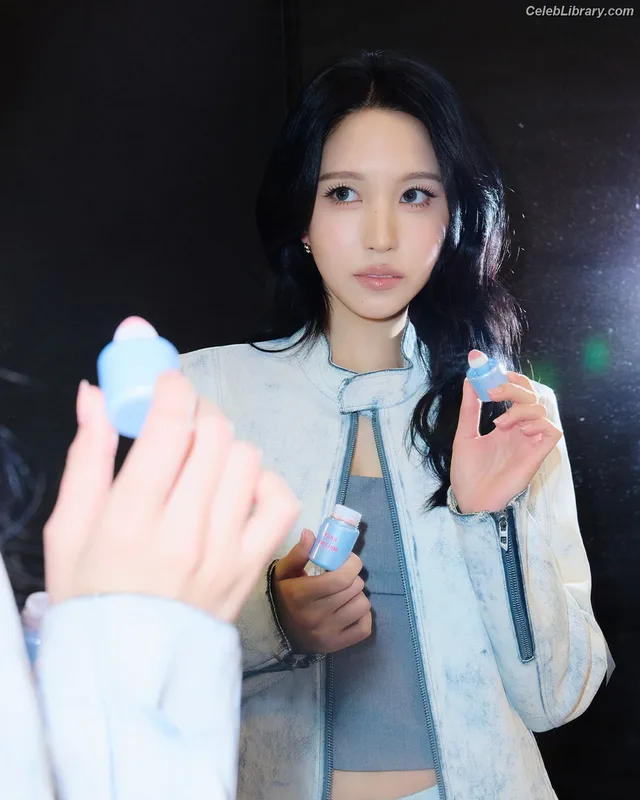 Mina Myoi (TWICE) photo 4 of 293