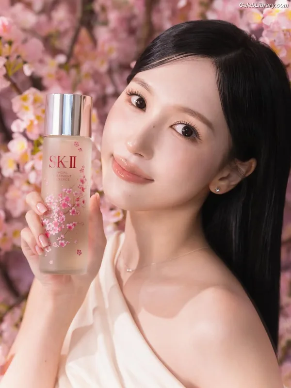 Mina Myoi (TWICE) photo 5 of 293