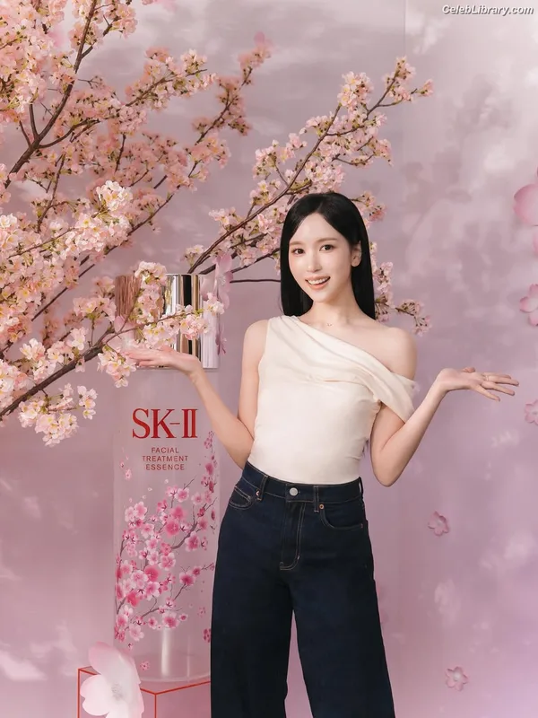 Mina Myoi (TWICE) photo 7 of 293