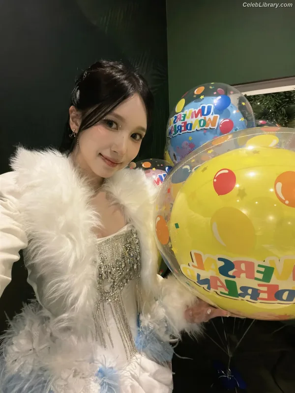 Mina Myoi (TWICE) photo 14 of 293