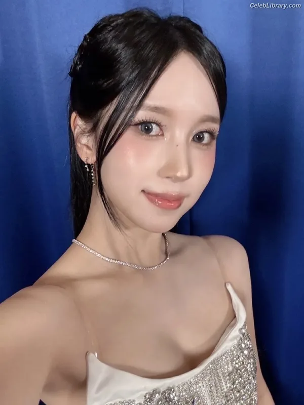 Mina Myoi (TWICE) photo 16 of 293