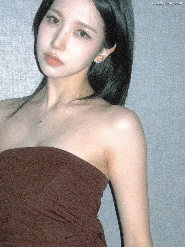 Mina Myoi (TWICE) photo 17 of 293