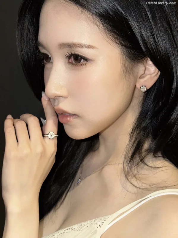 Mina Myoi (TWICE) photo 19 of 293