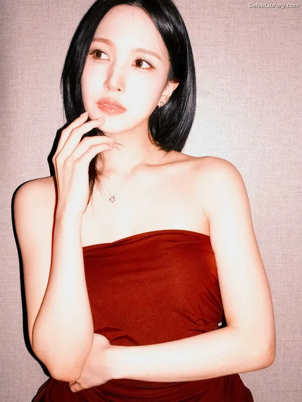 Mina Myoi (TWICE) photo 20 of 293