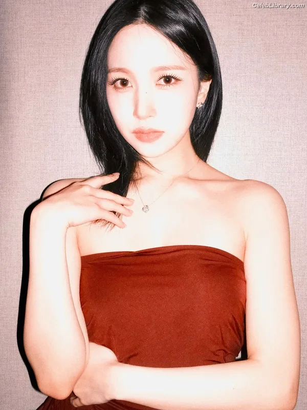 Mina Myoi (TWICE) photo 22 of 293