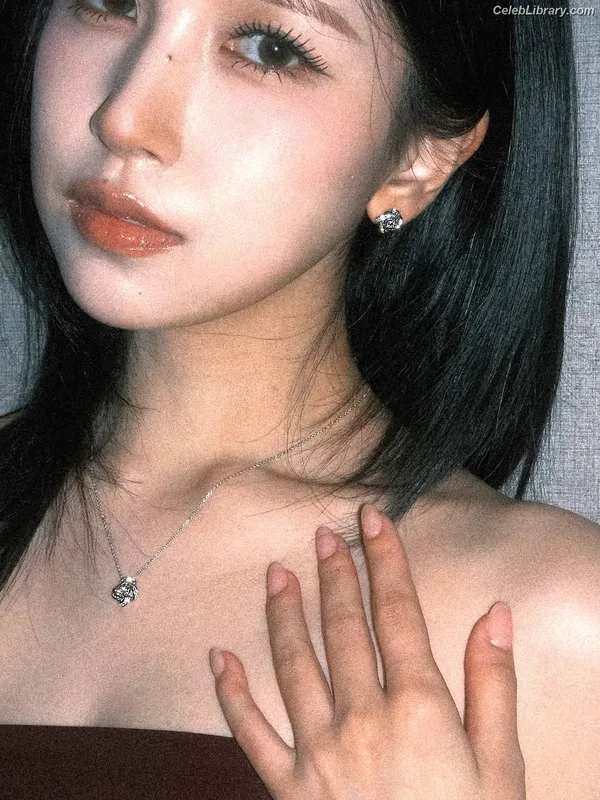 Mina Myoi (TWICE) photo 9 of 293