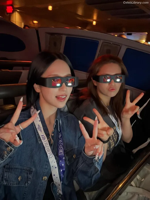 Mina Myoi (TWICE) photo 14 of 293