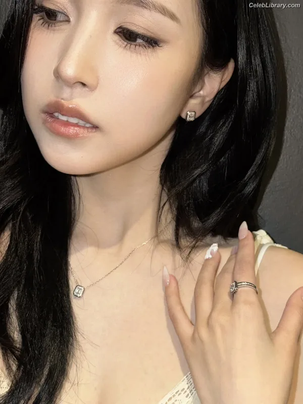 Mina Myoi (TWICE) photo 18 of 293