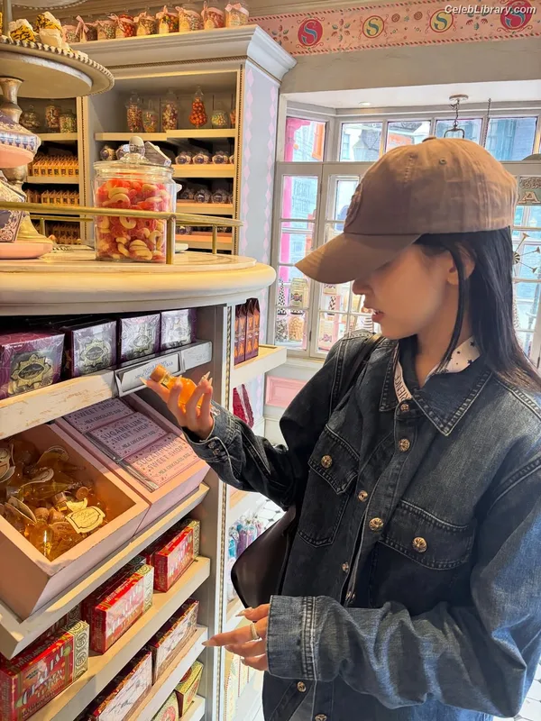 Mina Myoi (TWICE) photo 23 of 293