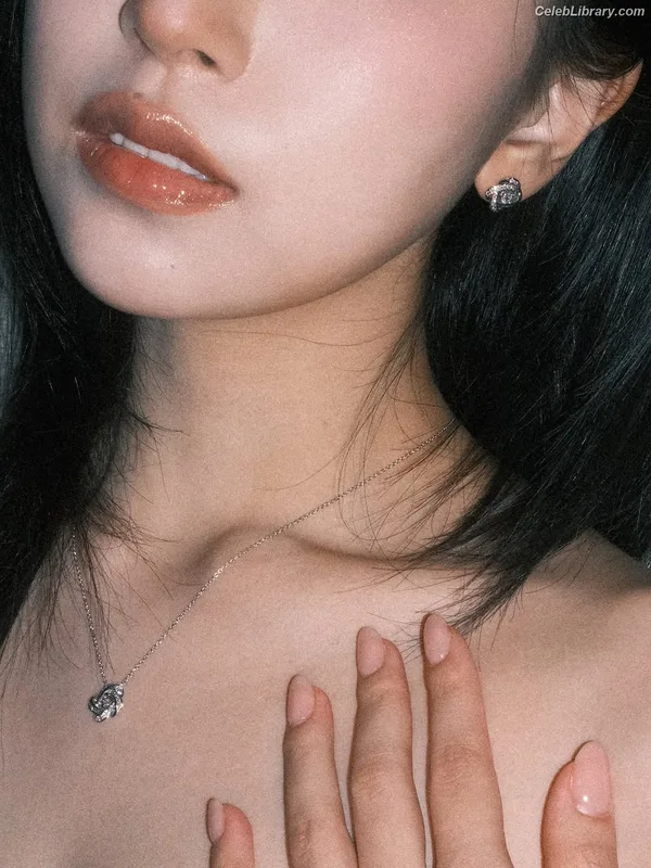 Mina Myoi (TWICE) photo 24 of 293