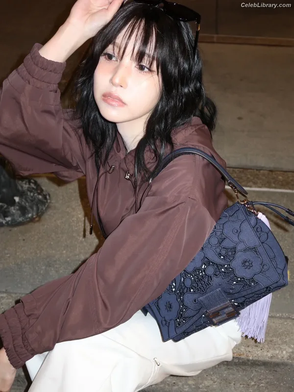 Mina Myoi (TWICE) photo 5 of 293