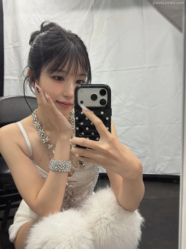 Mina Myoi (TWICE) photo 7 of 293