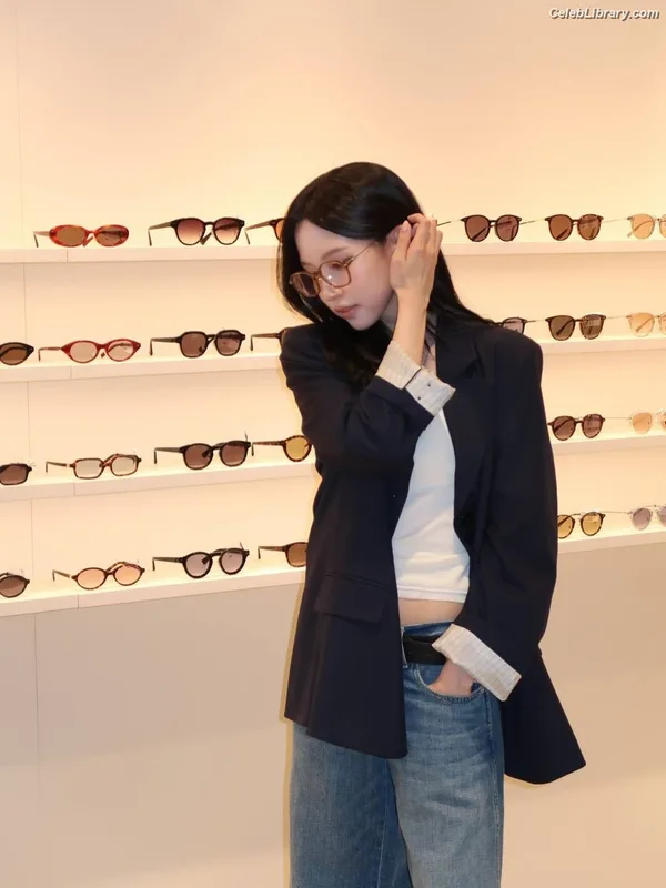 Mina Myoi (TWICE) photo 17 of 293
