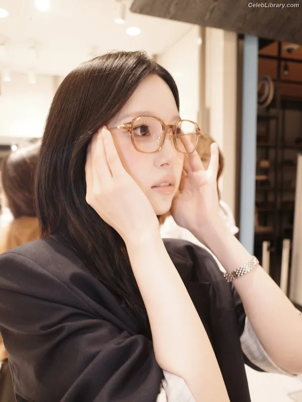 Mina Myoi (TWICE) photo 21 of 293