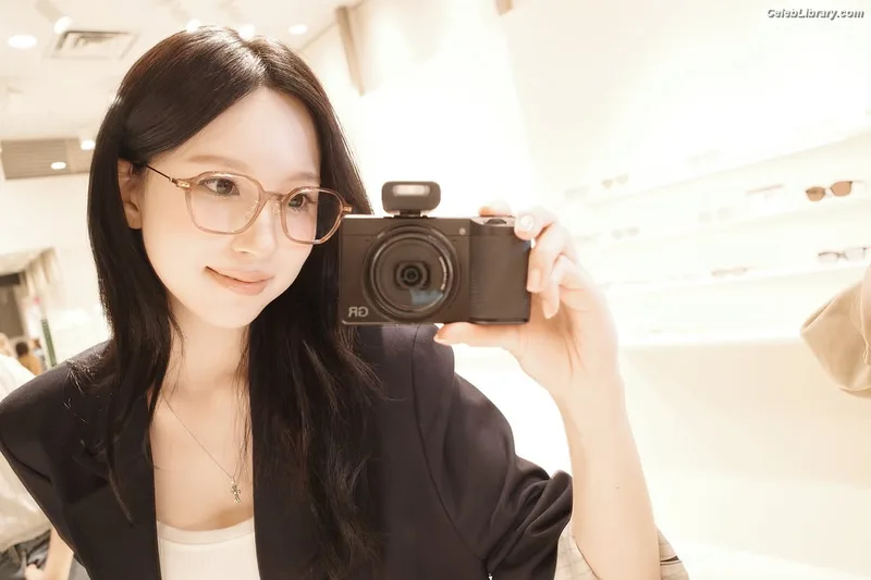 Mina Myoi (TWICE) photo 23 of 293