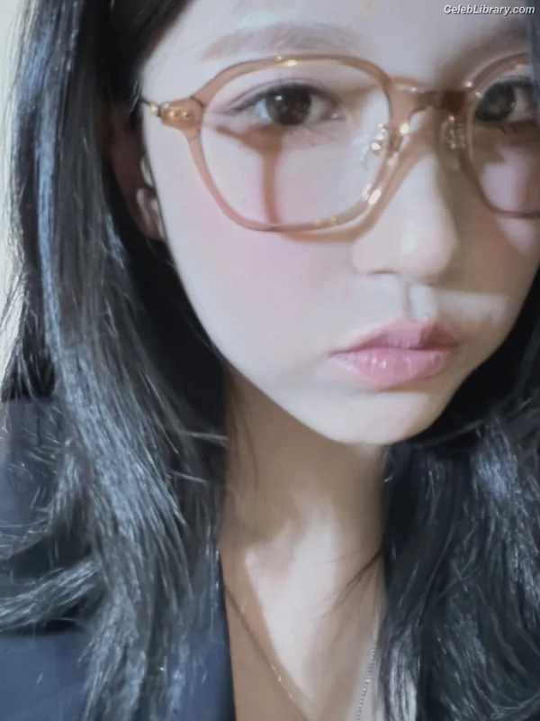 Mina Myoi (TWICE) photo 24 of 293