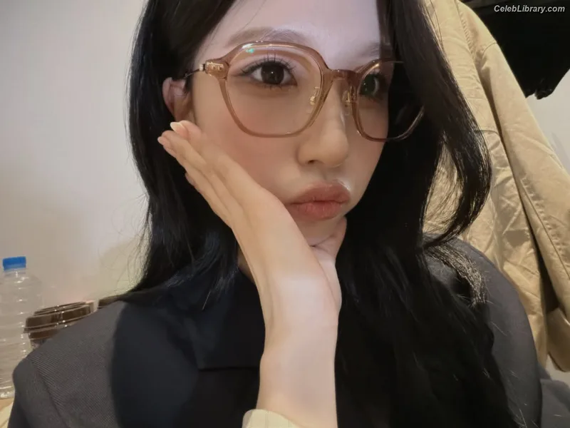 Mina Myoi (TWICE) photo 1 of 293