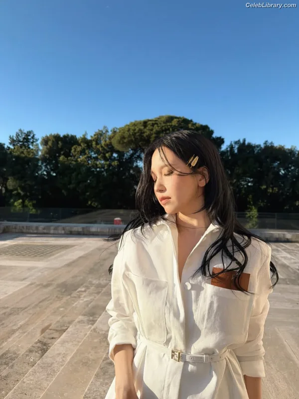 Mina Myoi (TWICE) photo 4 of 293