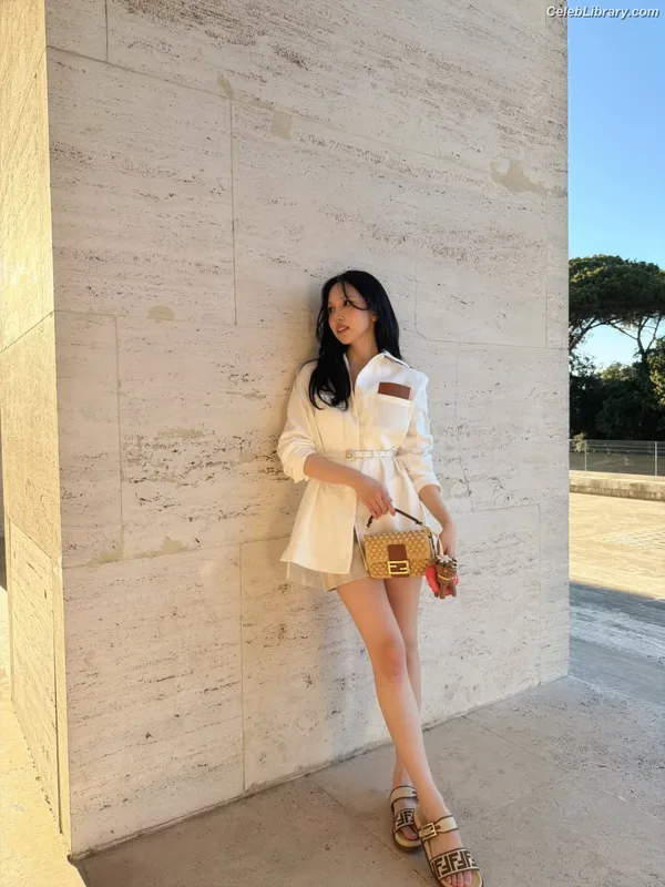 Mina Myoi (TWICE) photo 8 of 293