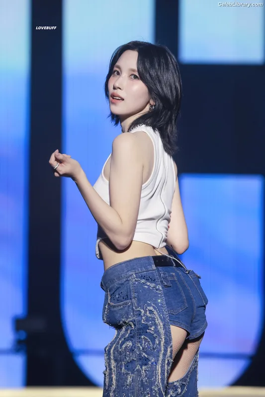 Mina Myoi (TWICE) photo 16 of 293