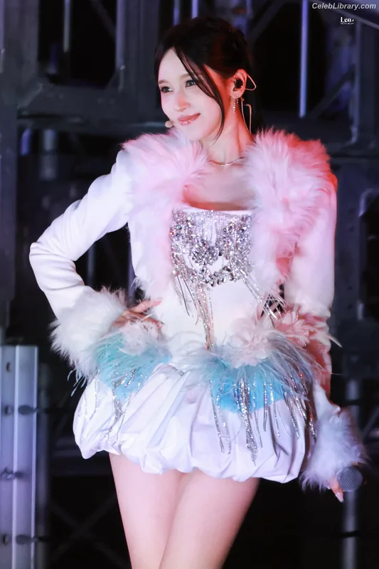 Mina Myoi (TWICE) photo 19 of 293