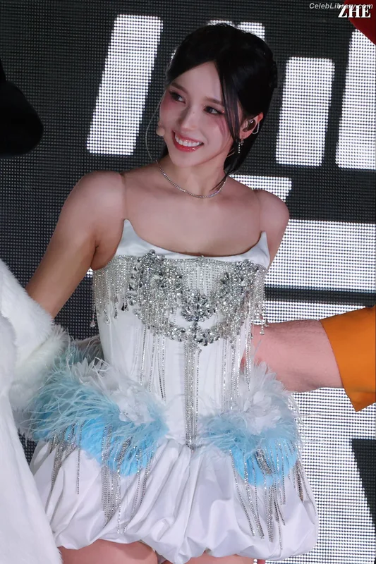 Mina Myoi (TWICE) photo 23 of 293
