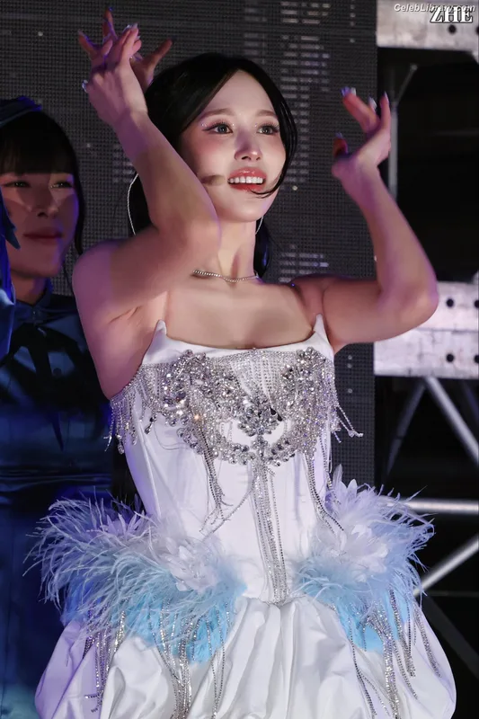 Mina Myoi (TWICE) photo 6 of 293