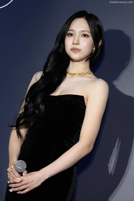 Mina Myoi (TWICE) photo 11 of 293